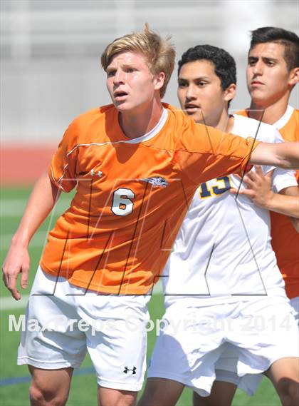 Thumbnail 1 in Pine Tree vs. Wakeland (UIL 4A Region 2 Semifinal) photogallery.