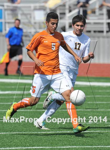 Thumbnail 2 in Pine Tree vs. Wakeland (UIL 4A Region 2 Semifinal) photogallery.