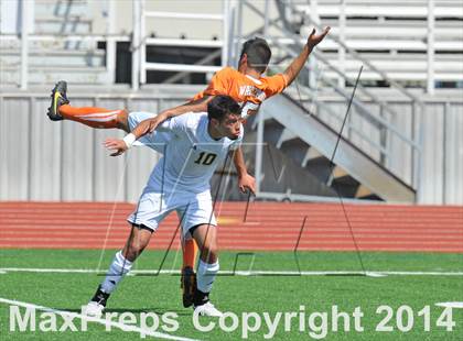 Thumbnail 1 in Pine Tree vs. Wakeland (UIL 4A Region 2 Semifinal) photogallery.