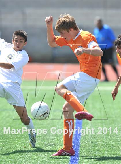 Thumbnail 3 in Pine Tree vs. Wakeland (UIL 4A Region 2 Semifinal) photogallery.