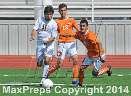 Thumbnail 1 in Pine Tree vs. Wakeland (UIL 4A Region 2 Semifinal) photogallery.