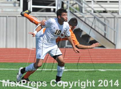 Thumbnail 2 in Pine Tree vs. Wakeland (UIL 4A Region 2 Semifinal) photogallery.