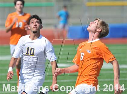 Thumbnail 1 in Pine Tree vs. Wakeland (UIL 4A Region 2 Semifinal) photogallery.