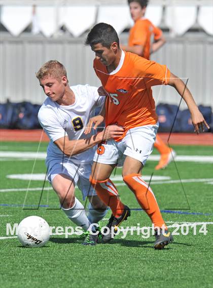 Thumbnail 2 in Pine Tree vs. Wakeland (UIL 4A Region 2 Semifinal) photogallery.