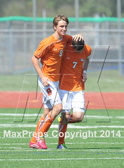 Thumbnail 2 in Pine Tree vs. Wakeland (UIL 4A Region 2 Semifinal) photogallery.