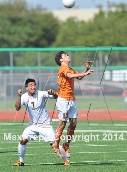 Thumbnail 2 in Pine Tree vs. Wakeland (UIL 4A Region 2 Semifinal) photogallery.