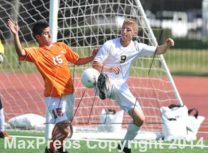 Thumbnail 1 in Pine Tree vs. Wakeland (UIL 4A Region 2 Semifinal) photogallery.