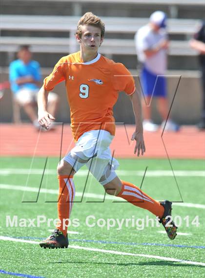 Thumbnail 2 in Pine Tree vs. Wakeland (UIL 4A Region 2 Semifinal) photogallery.