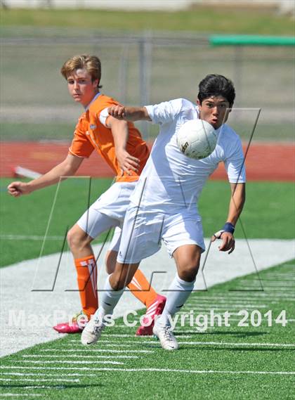 Thumbnail 1 in Pine Tree vs. Wakeland (UIL 4A Region 2 Semifinal) photogallery.