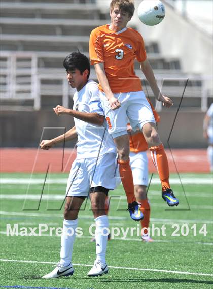 Thumbnail 2 in Pine Tree vs. Wakeland (UIL 4A Region 2 Semifinal) photogallery.