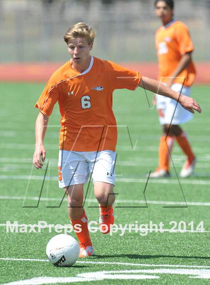 Thumbnail 1 in Pine Tree vs. Wakeland (UIL 4A Region 2 Semifinal) photogallery.