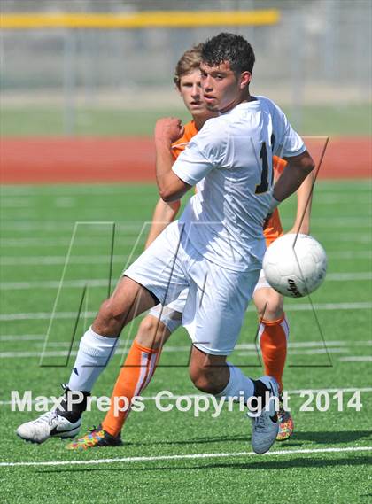 Thumbnail 2 in Pine Tree vs. Wakeland (UIL 4A Region 2 Semifinal) photogallery.