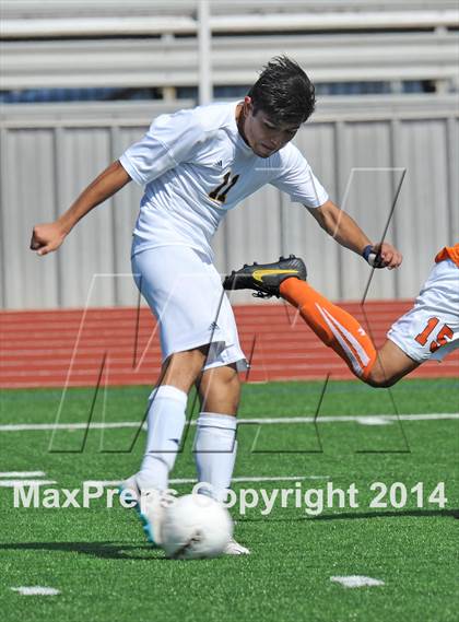 Thumbnail 1 in Pine Tree vs. Wakeland (UIL 4A Region 2 Semifinal) photogallery.
