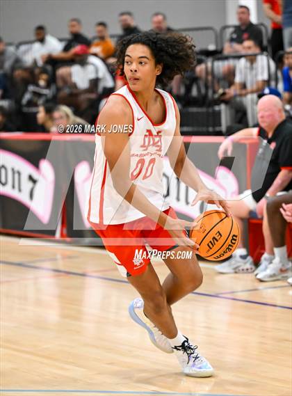 Thumbnail 3 in Mater Dei vs. Columbus (Section 7) photogallery.