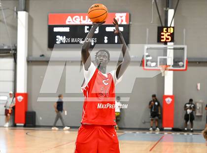 Thumbnail 3 in Mater Dei vs. Columbus (Section 7) photogallery.