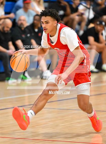 Thumbnail 1 in Mater Dei vs. Columbus (Section 7) photogallery.