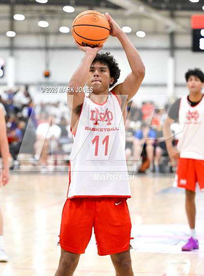Thumbnail 1 in Mater Dei vs. Columbus (Section 7) photogallery.