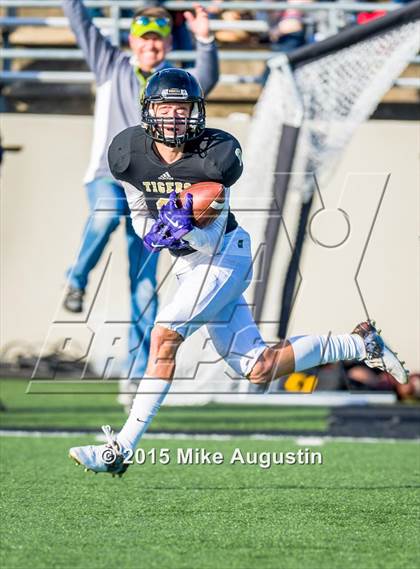 Thumbnail 3 in Guyer vs. Mansfield (UIL 6A D2 Quarterfinal) photogallery.