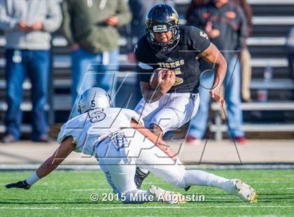Thumbnail 1 in Guyer vs. Mansfield (UIL 6A D2 Quarterfinal) photogallery.