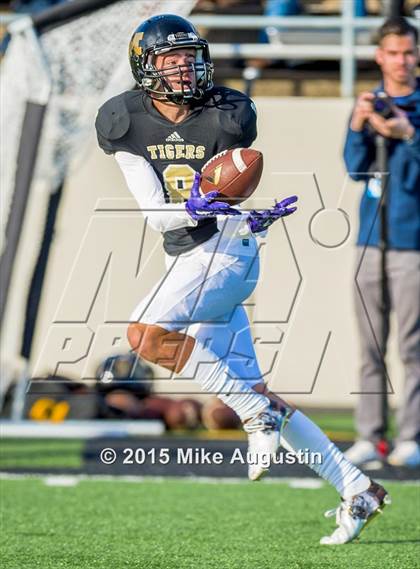 Thumbnail 3 in Guyer vs. Mansfield (UIL 6A D2 Quarterfinal) photogallery.