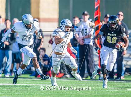 Thumbnail 3 in Guyer vs. Mansfield (UIL 6A D2 Quarterfinal) photogallery.