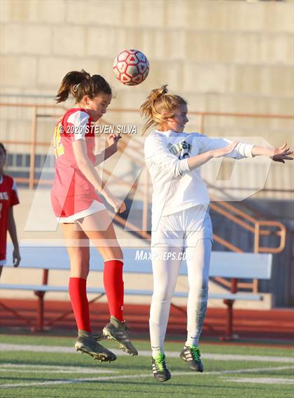 Thumbnail 3 in Cathedral Catholic vs. Edison (CIF SoCal Regional D1 Quarterfinal) photogallery.