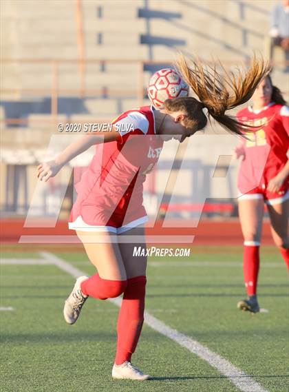 Thumbnail 3 in Cathedral Catholic vs. Edison (CIF SoCal Regional D1 Quarterfinal) photogallery.