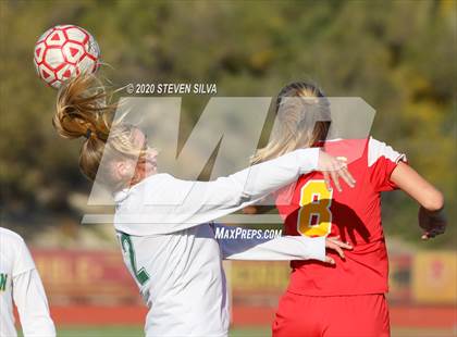 Thumbnail 3 in Cathedral Catholic vs. Edison (CIF SoCal Regional D1 Quarterfinal) photogallery.
