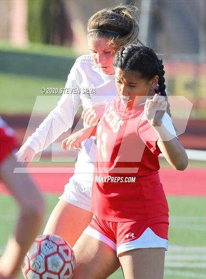 Thumbnail 2 in Cathedral Catholic vs. Edison (CIF SoCal Regional D1 Quarterfinal) photogallery.