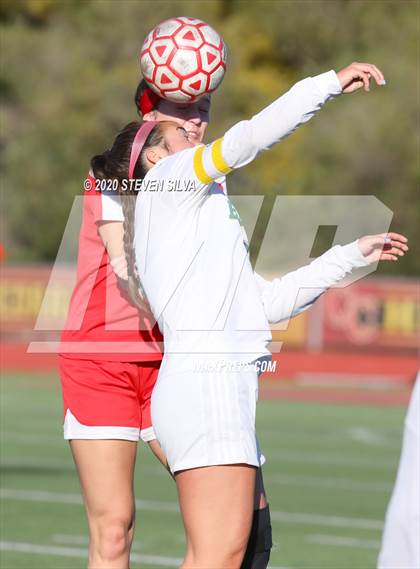 Thumbnail 2 in Cathedral Catholic vs. Edison (CIF SoCal Regional D1 Quarterfinal) photogallery.