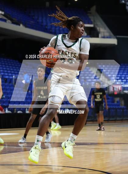 Thumbnail 2 in Cypress Park vs. Cypress Falls (Cy-Hoops Invitational) photogallery.