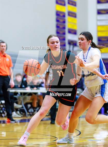 Thumbnail 2 in Cashmere vs. Bellevue Christian (WIAA 1A Opening Round) photogallery.