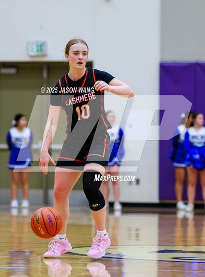 Thumbnail 2 in Cashmere vs. Bellevue Christian (WIAA 1A Opening Round) photogallery.