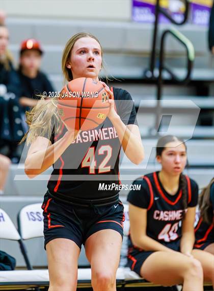 Thumbnail 2 in Cashmere vs. Bellevue Christian (WIAA 1A Opening Round) photogallery.