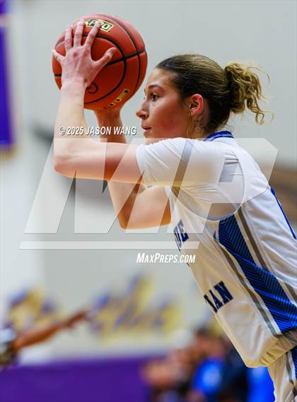 Thumbnail 1 in Cashmere vs. Bellevue Christian (WIAA 1A Opening Round) photogallery.