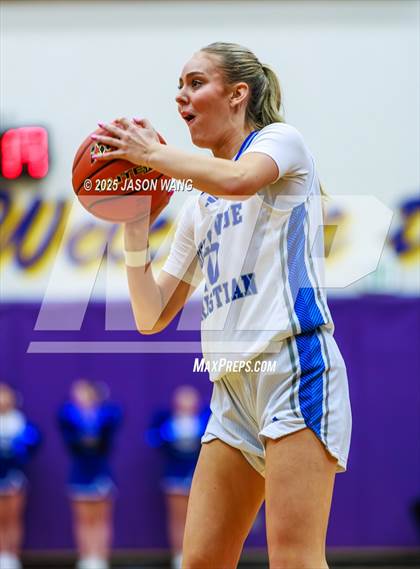 Thumbnail 2 in Cashmere vs. Bellevue Christian (WIAA 1A Opening Round) photogallery.
