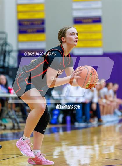 Thumbnail 2 in Cashmere vs. Bellevue Christian (WIAA 1A Opening Round) photogallery.
