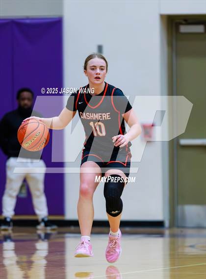 Thumbnail 2 in Cashmere vs. Bellevue Christian (WIAA 1A Opening Round) photogallery.
