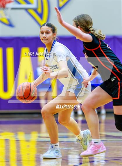 Thumbnail 2 in Cashmere vs. Bellevue Christian (WIAA 1A Opening Round) photogallery.