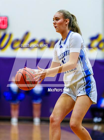 Thumbnail 1 in Cashmere vs. Bellevue Christian (WIAA 1A Opening Round) photogallery.