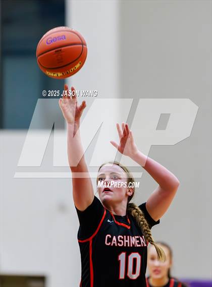 Thumbnail 3 in Cashmere vs. Bellevue Christian (WIAA 1A Opening Round) photogallery.