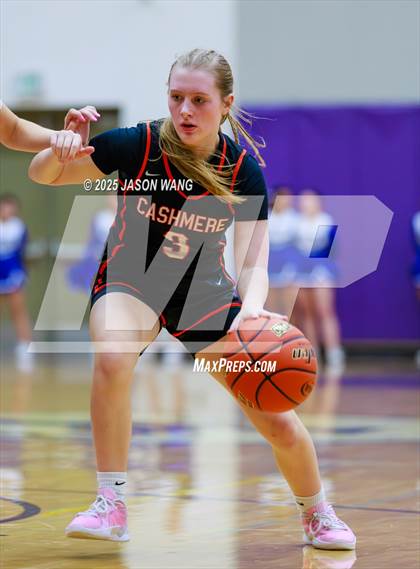 Thumbnail 2 in Cashmere vs. Bellevue Christian (WIAA 1A Opening Round) photogallery.