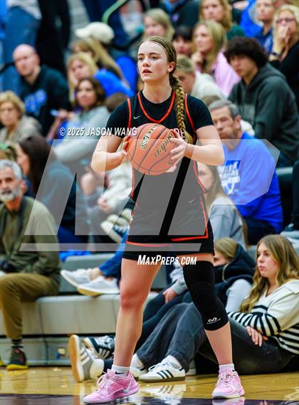 Thumbnail 2 in Cashmere vs. Bellevue Christian (WIAA 1A Opening Round) photogallery.