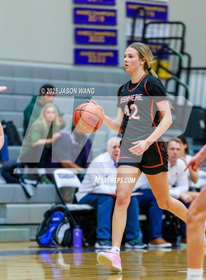 Thumbnail 3 in Cashmere vs. Bellevue Christian (WIAA 1A Opening Round) photogallery.