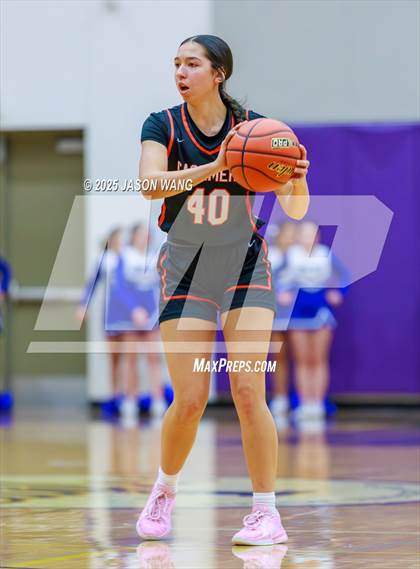 Thumbnail 2 in Cashmere vs. Bellevue Christian (WIAA 1A Opening Round) photogallery.