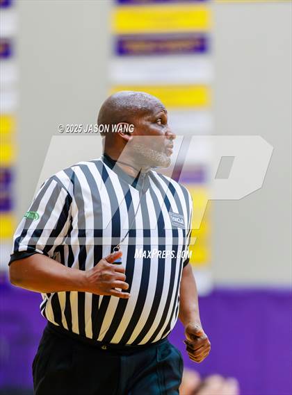Thumbnail 1 in Cashmere vs. Bellevue Christian (WIAA 1A Opening Round) photogallery.