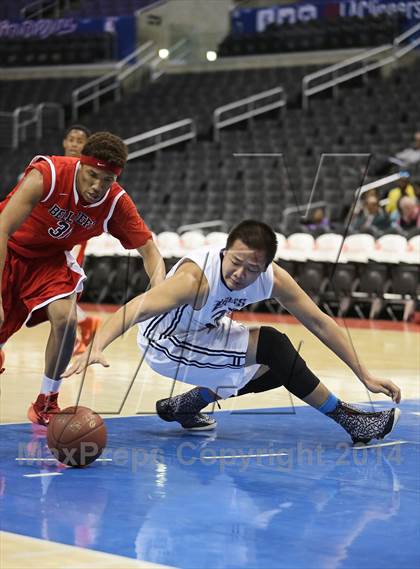Thumbnail 2 in Bellarmine-Jefferson vs. San Gabriel Academy (Staples Center) photogallery.