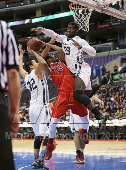 Thumbnail 3 in Bellarmine-Jefferson vs. San Gabriel Academy (Staples Center) photogallery.