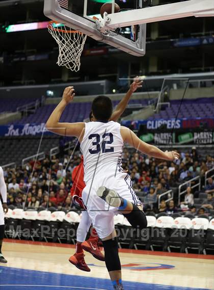 Thumbnail 3 in Bellarmine-Jefferson vs. San Gabriel Academy (Staples Center) photogallery.