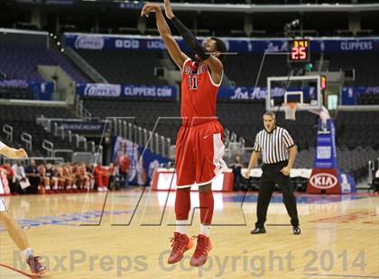 Thumbnail 3 in Bellarmine-Jefferson vs. San Gabriel Academy (Staples Center) photogallery.